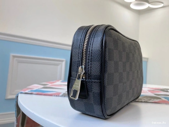 TOILETRY POUCH PM VUITTON LOUIS 0408